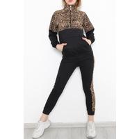 The Suit with a Zipper at the Upright Collar is Black - 10571.5238.